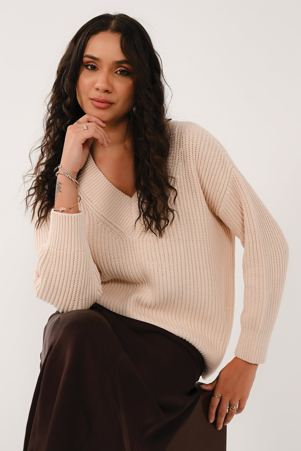 Nomads KN7206 Drop Shoulder V-Neck Jumper – Eggshell